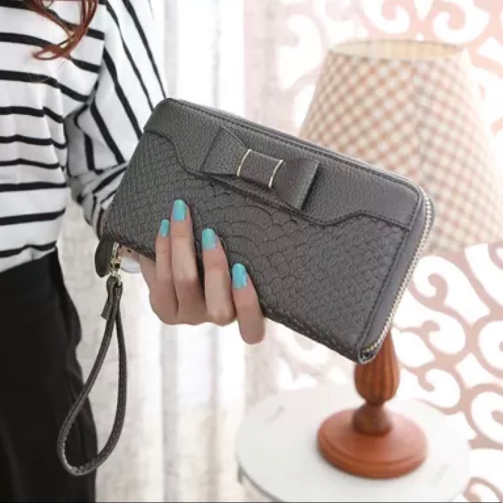 ✨Last one✨ Vegan Wristlet Wallet, GREY - Picture 6 of 6